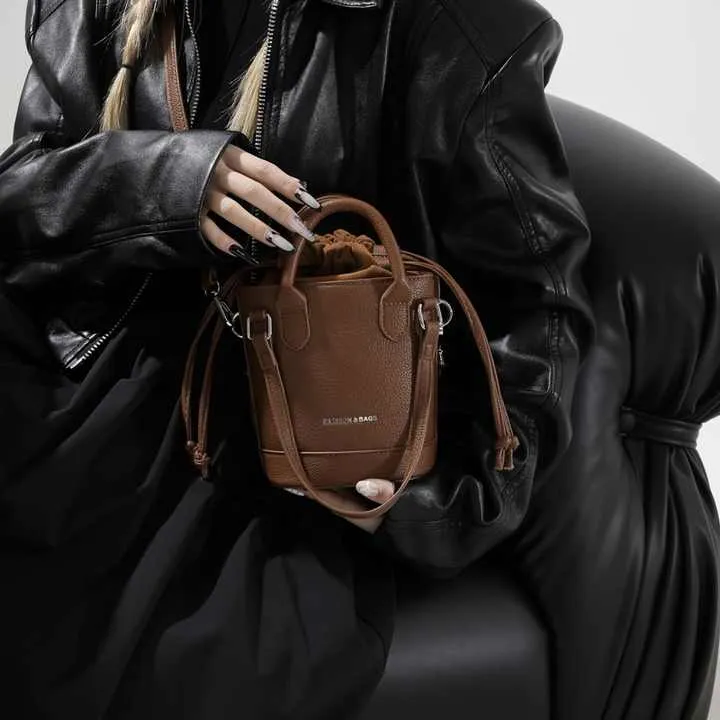 حقيبة كتف كروس بودي عصرية من الجلد الصناعي - Fashion PU Leather Crossbody Shoulder Bag