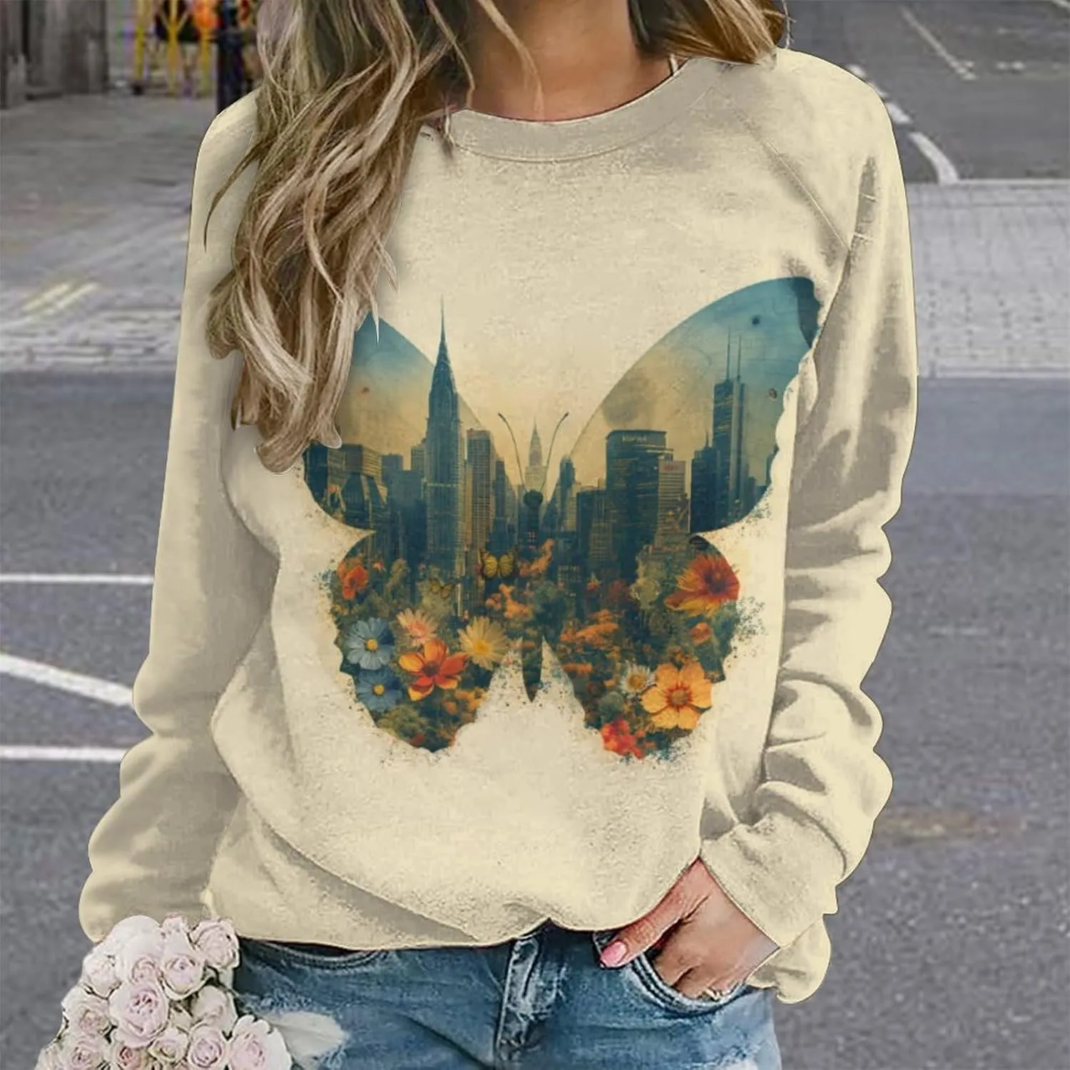 Butterfly Graphic Crewneck Sweatshirt for Women Floral Vintage Long Sleeve Fall Clothes Fashion 2024 Pullover Tops