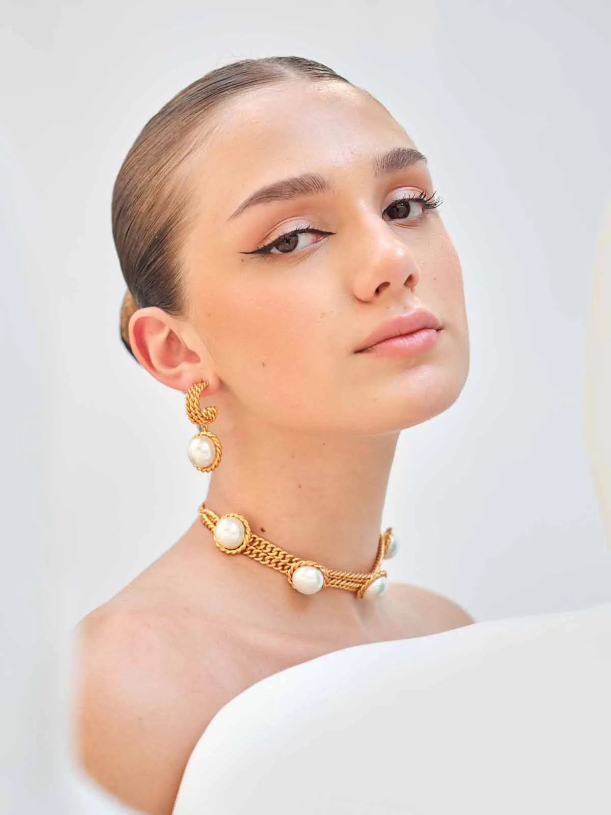 Delicate Pearl Choker