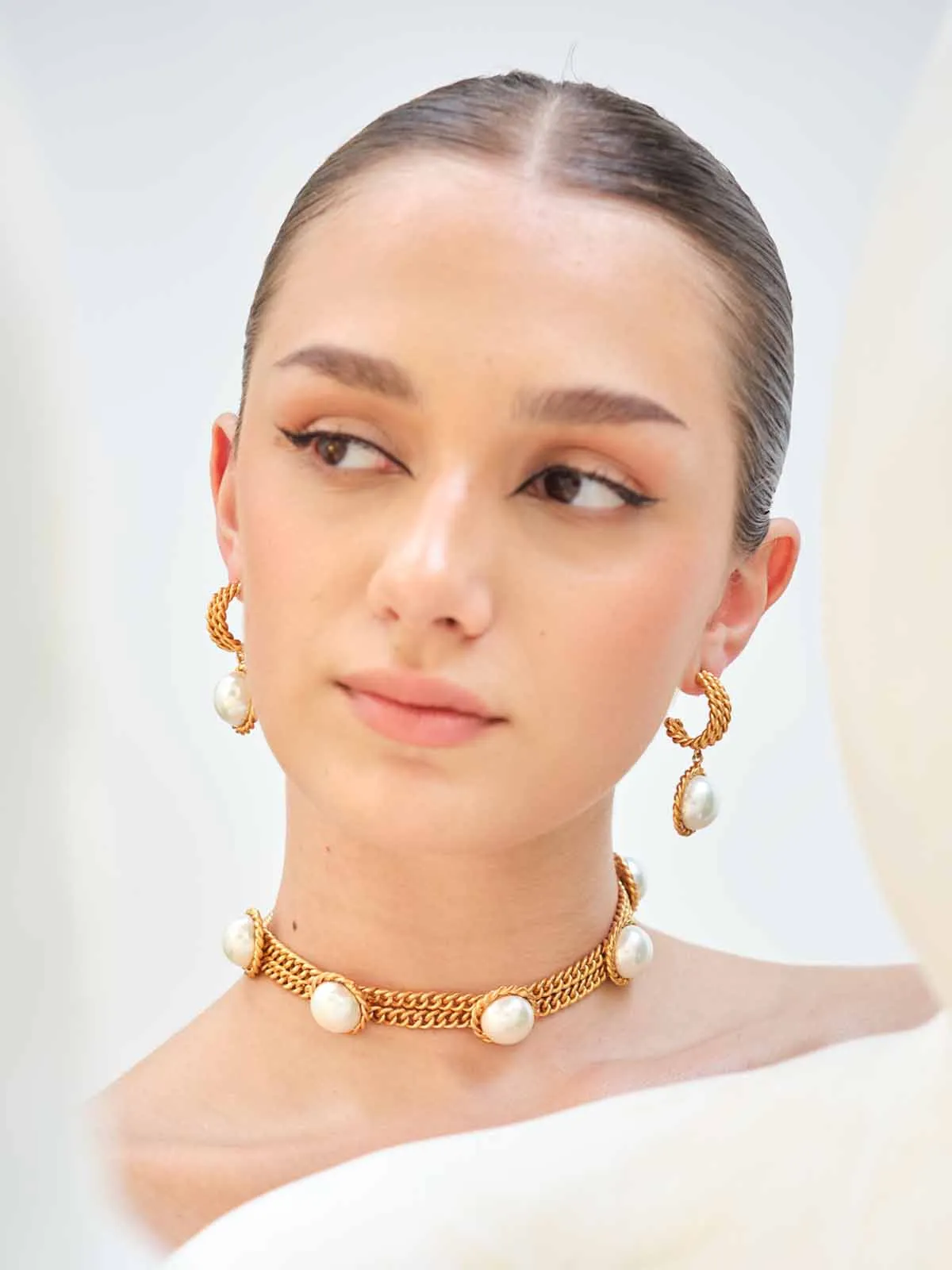 Delicate Pearl Choker