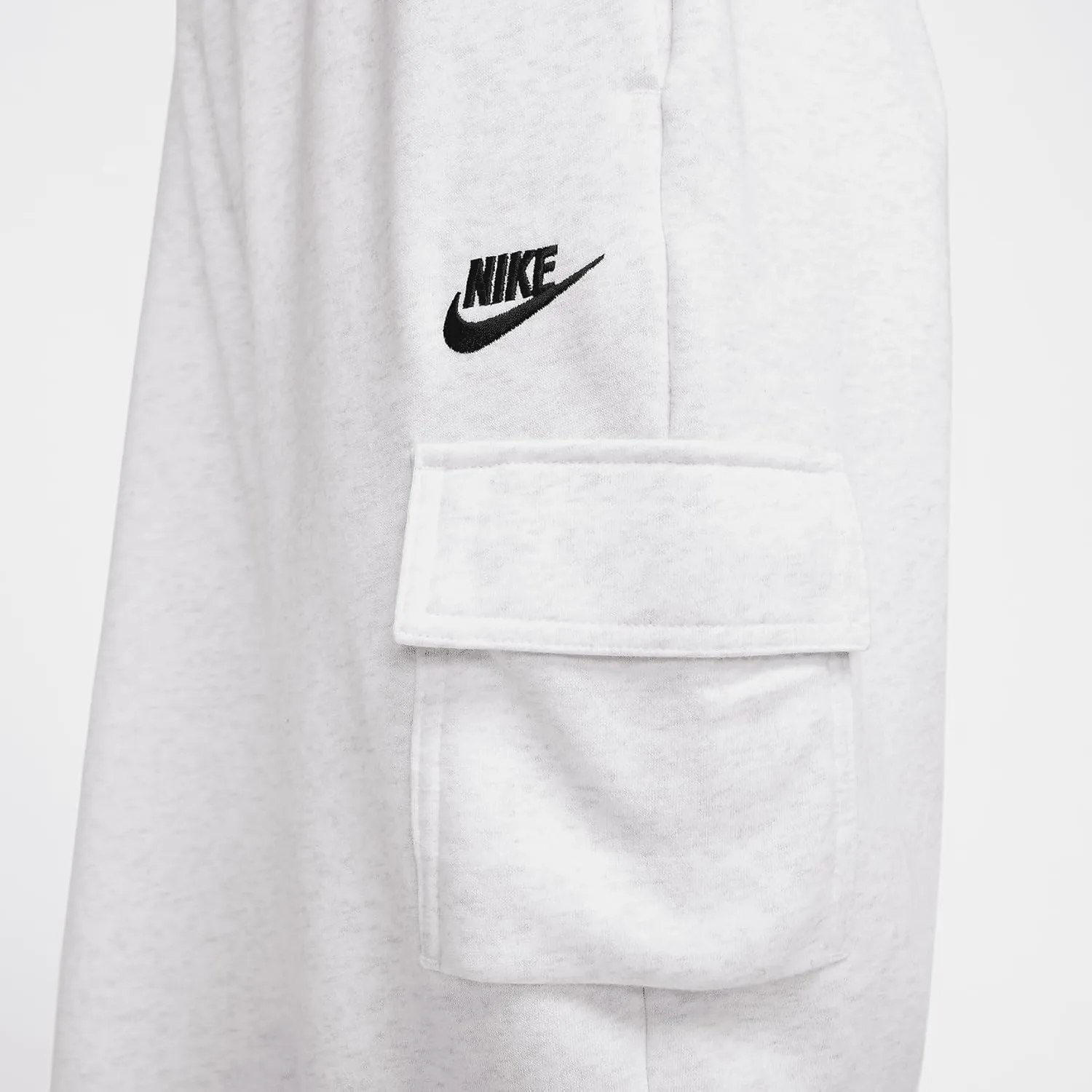 Nike Women's Sportswear Club Fleece Mid-Rise Oversized Cargo Sweatpants