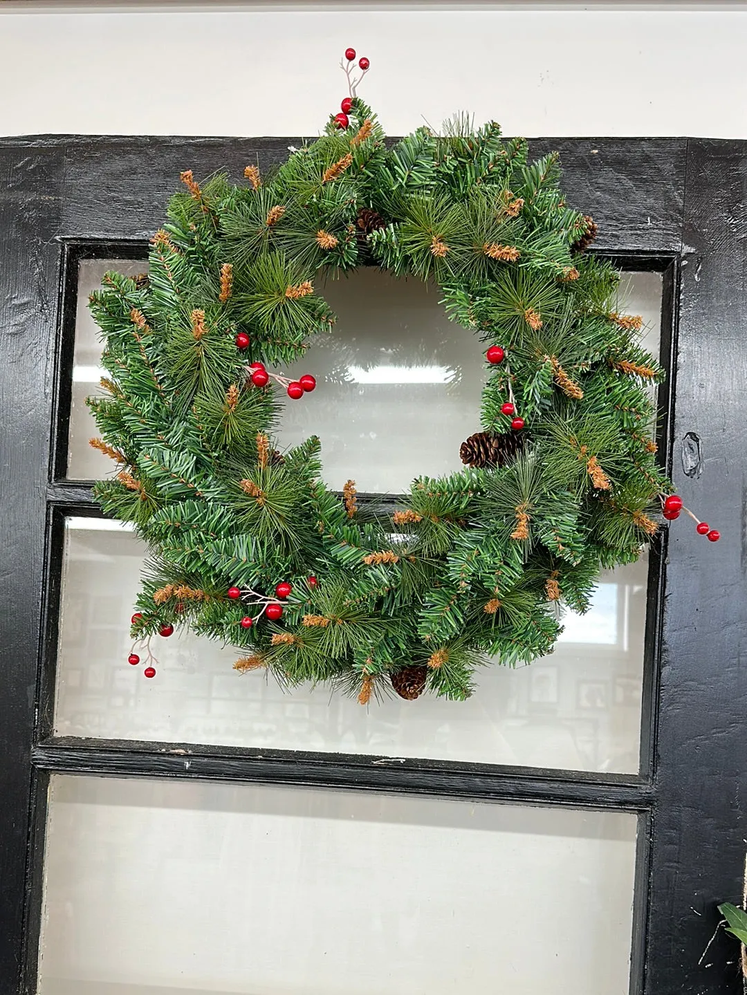 Wreath With Berries   Pinecones