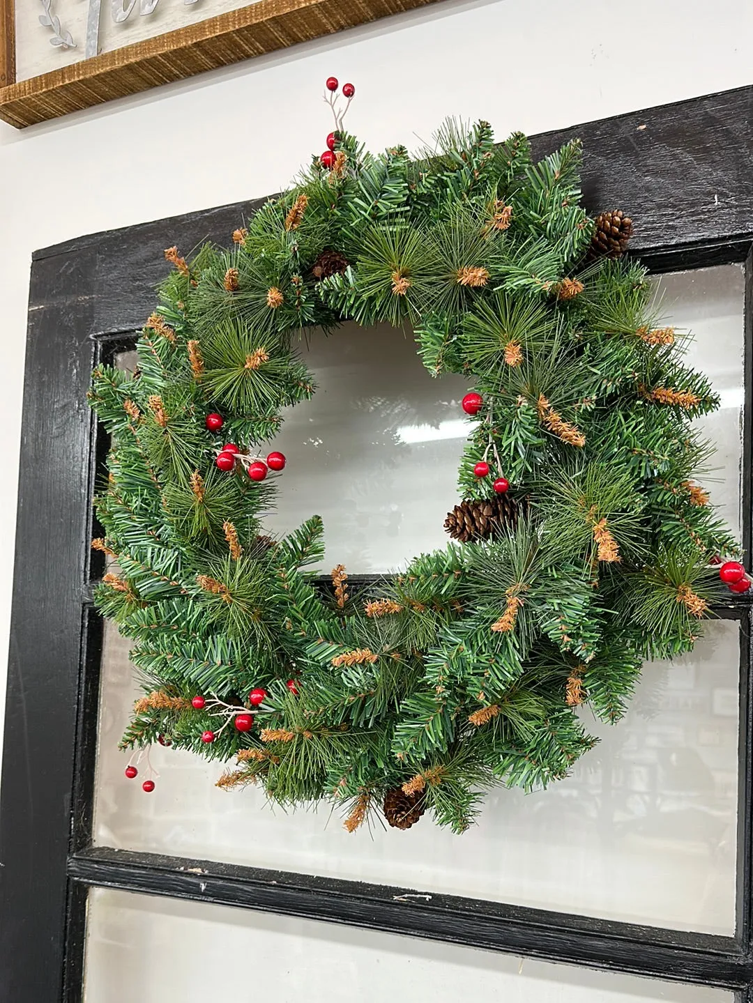 Wreath With Berries   Pinecones